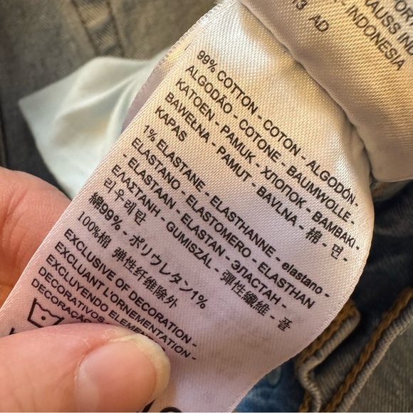 Levi’s Wedgie Straight Light Wash Distressed Jeans - women’s 27 - Picture 11 of 11